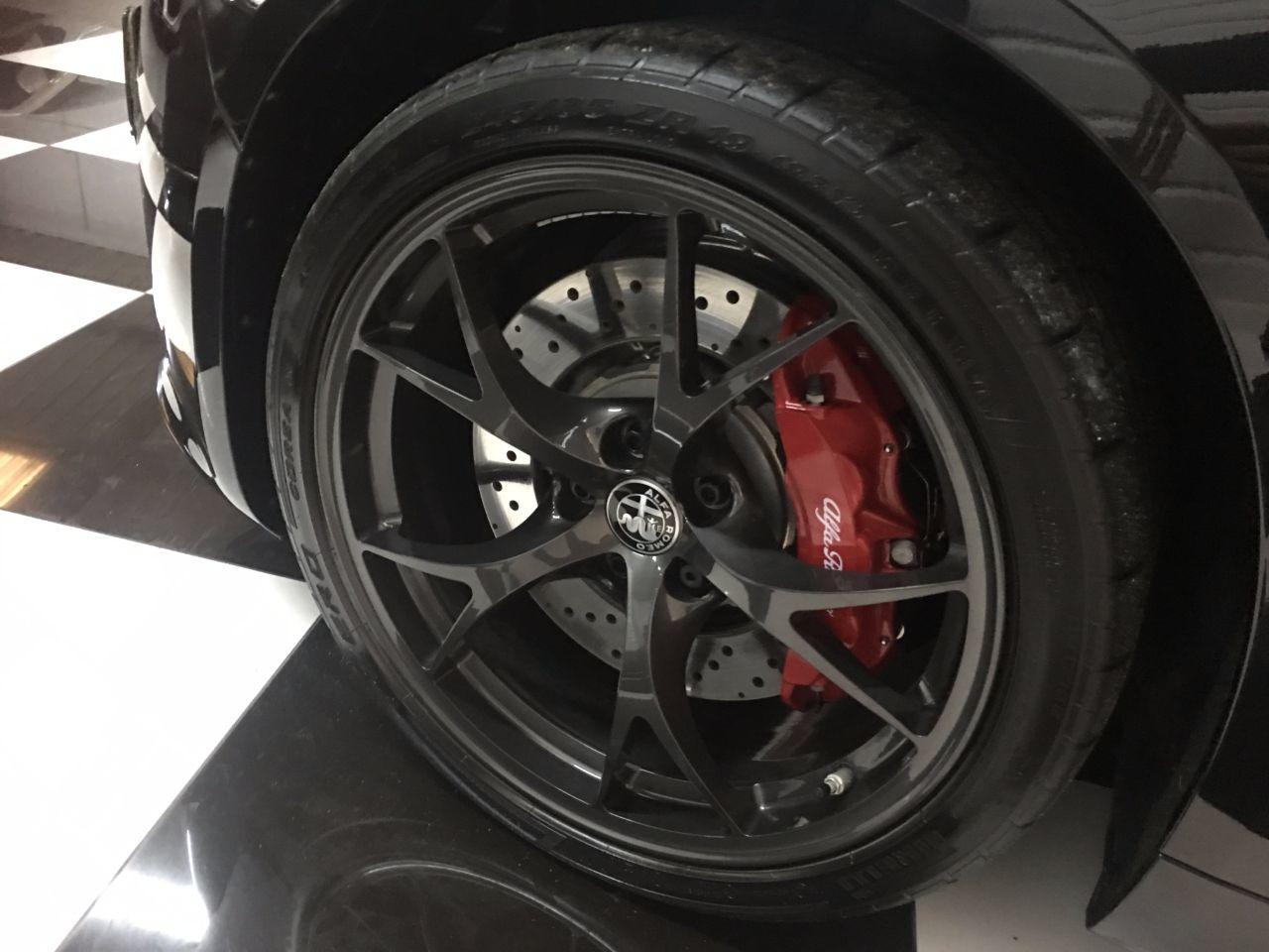 Alfa Romeo Giulia 2.9 V6 BiTurbo 510BHP Quadrifoglio 4dr Auto Saloon Petrol Volcano Black