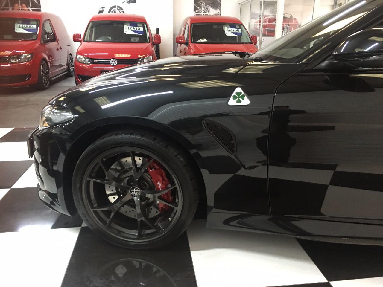 Alfa Romeo Giulia 2.9 V6 BiTurbo 510BHP Quadrifoglio 4dr Auto Saloon Petrol Volcano Black