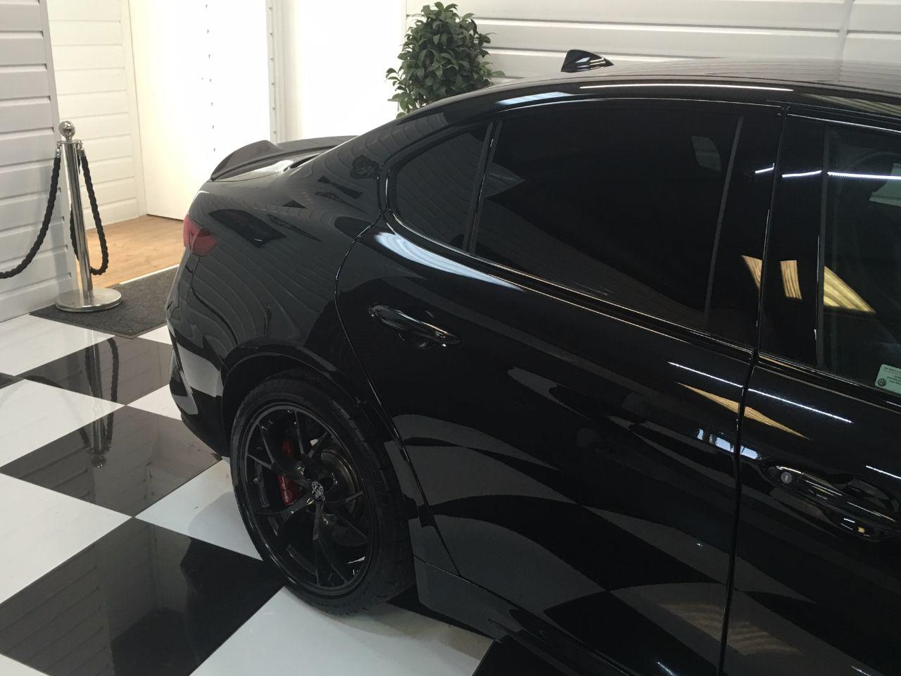 Alfa Romeo Giulia 2.9 V6 BiTurbo 510BHP Quadrifoglio 4dr Auto Saloon Petrol Volcano Black