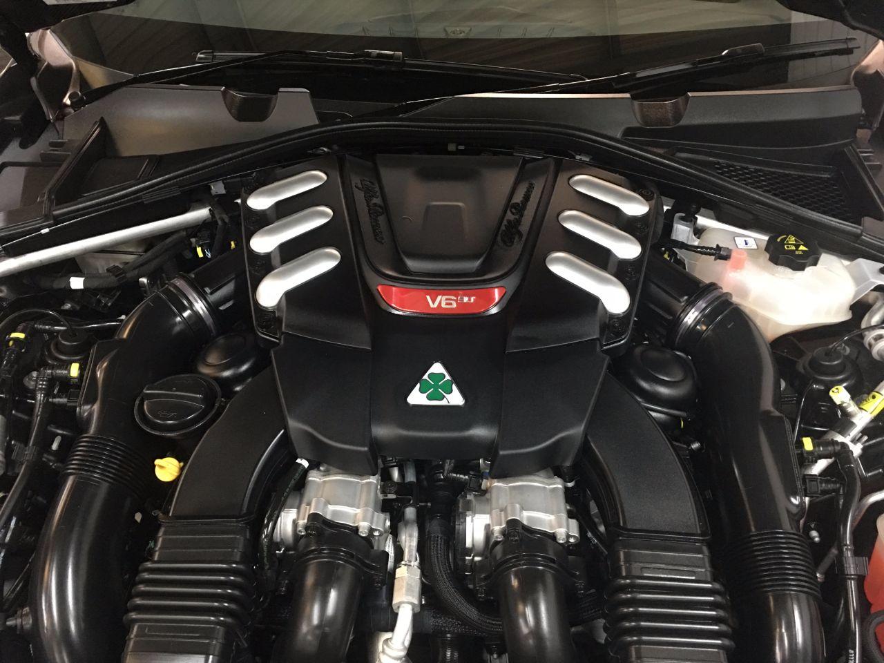 Alfa Romeo Giulia 2.9 V6 BiTurbo 510BHP Quadrifoglio 4dr Auto Saloon Petrol Volcano Black