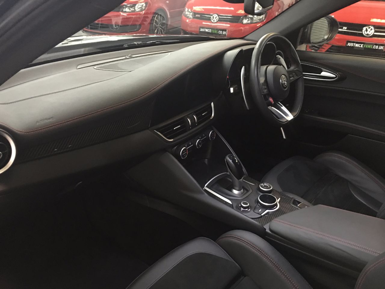 Alfa Romeo Giulia 2.9 V6 BiTurbo 510BHP Quadrifoglio 4dr Auto Saloon Petrol Volcano Black