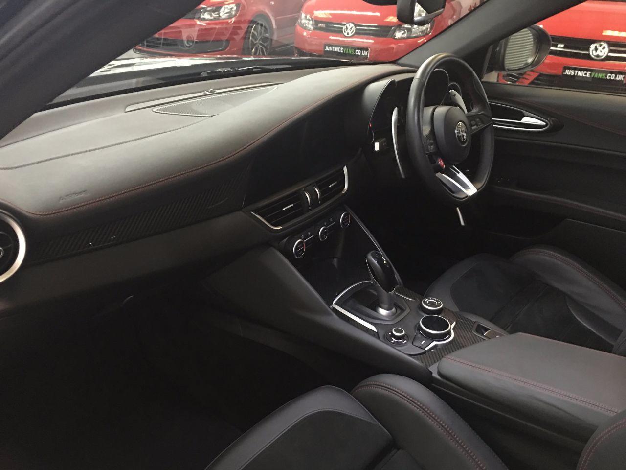 Alfa Romeo Giulia 2.9 V6 BiTurbo 510BHP Quadrifoglio 4dr Auto Saloon Petrol Volcano Black