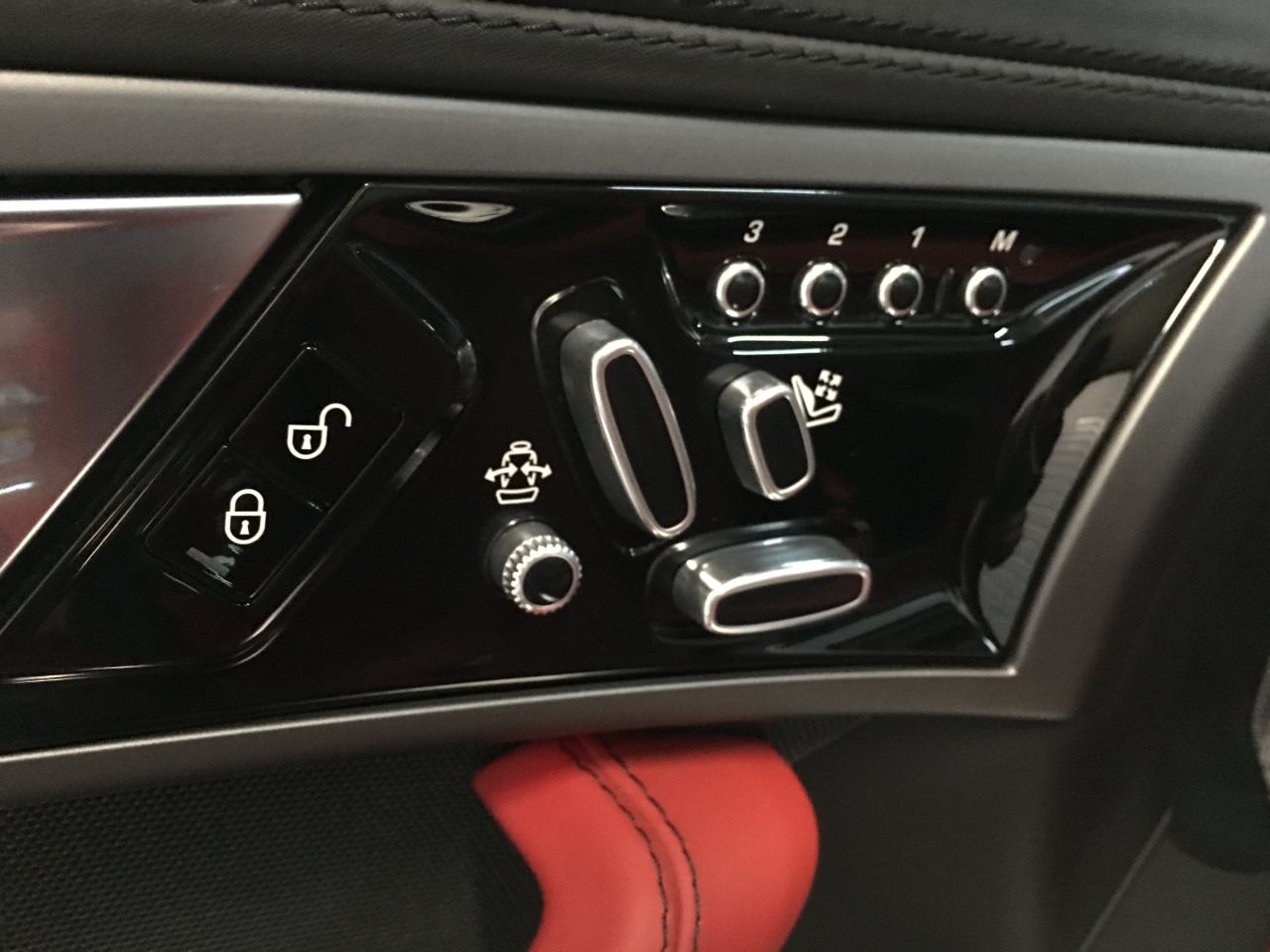 Jaguar F-type 5.0 Supercharged V8 S 2dr Auto Convertible Petrol Salsa Red