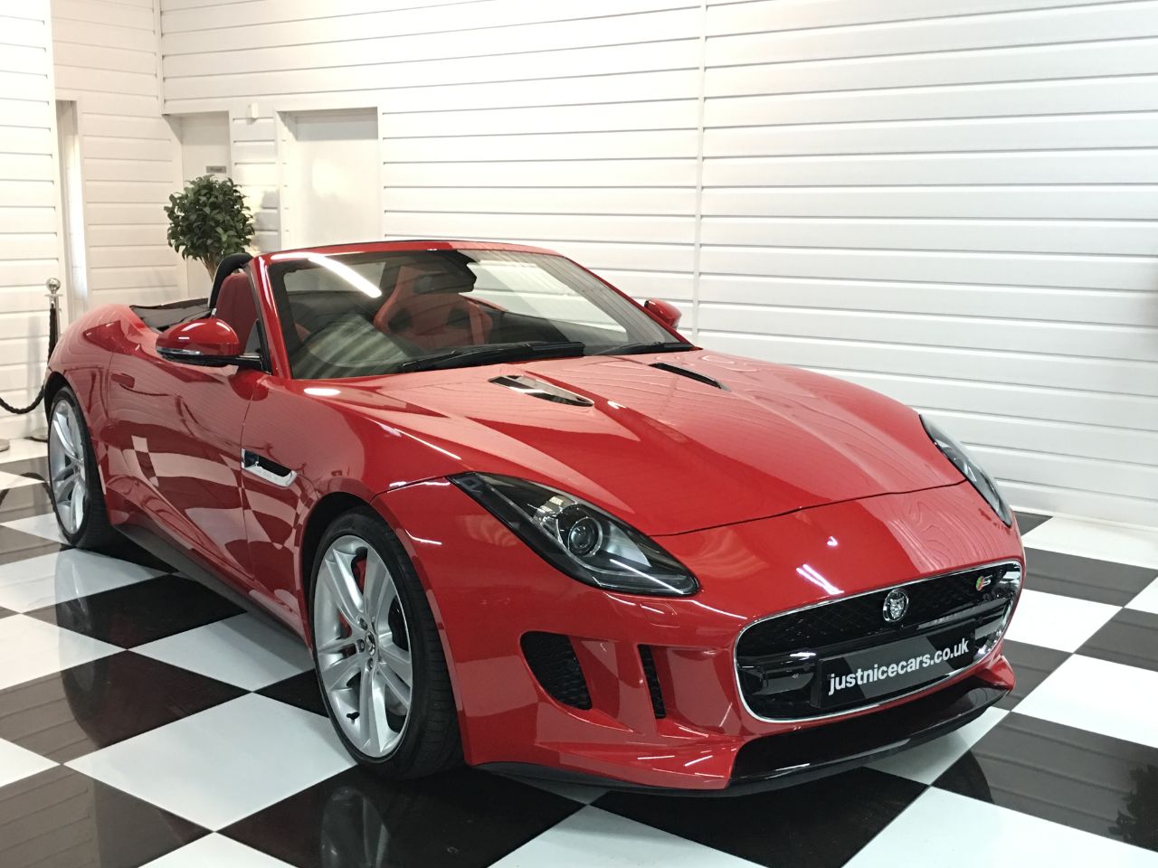 Jaguar F-type 5.0 Supercharged V8 S 2dr Auto Convertible Petrol Salsa Red