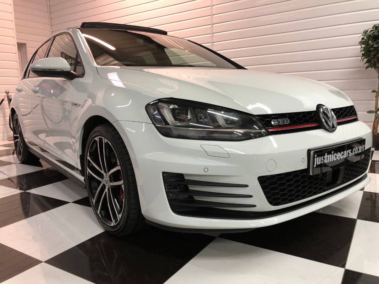 Volkswagen Golf 2.0 TDI GTD 5dr DSG Auto PAN ROOF~HEATED SEATS~SAT NAV~ Hatchback Diesel Candy White
