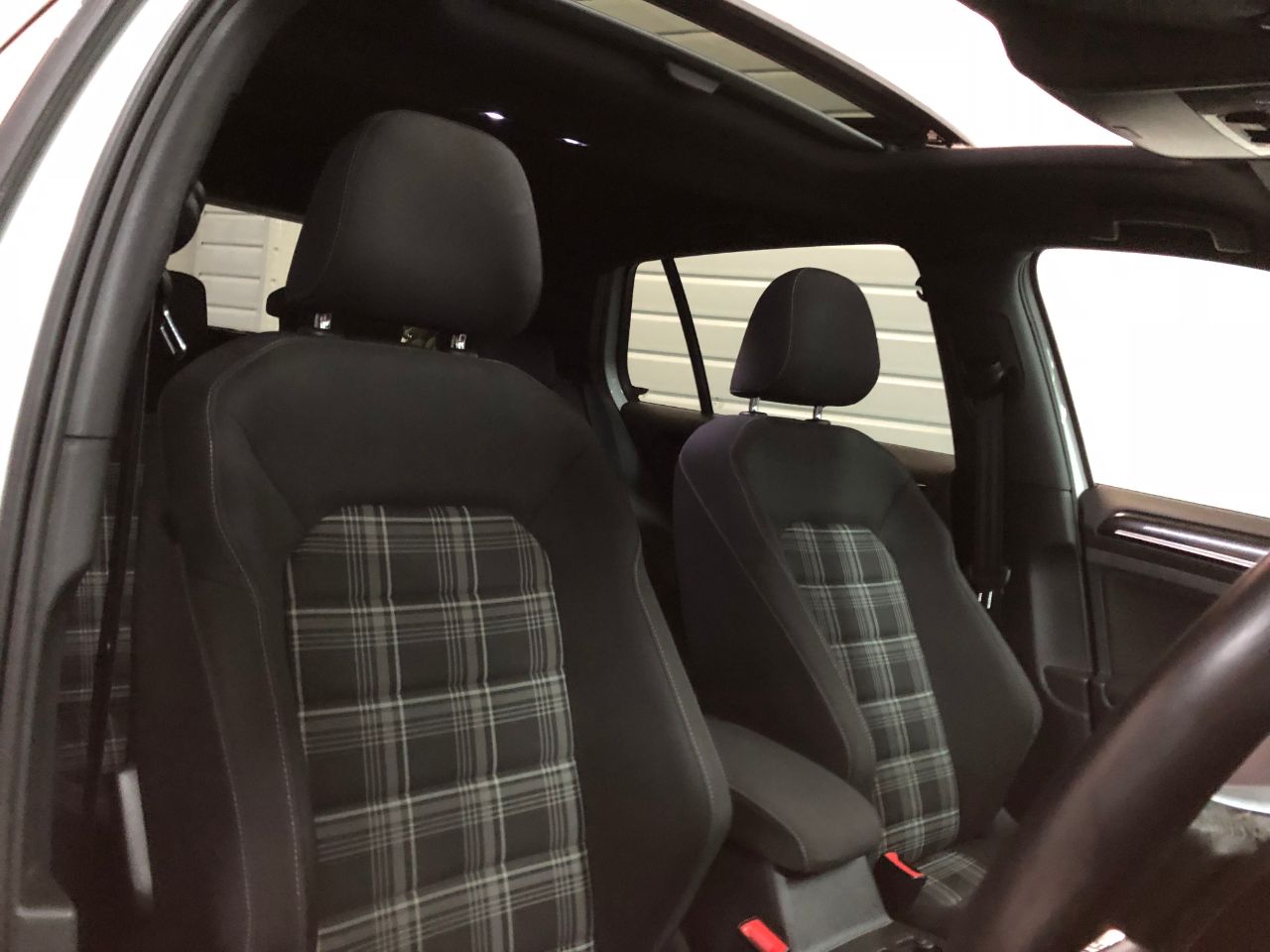 Volkswagen Golf 2.0 TDI GTD 5dr DSG Auto PAN ROOF~HEATED SEATS~SAT NAV~ Hatchback Diesel Candy White