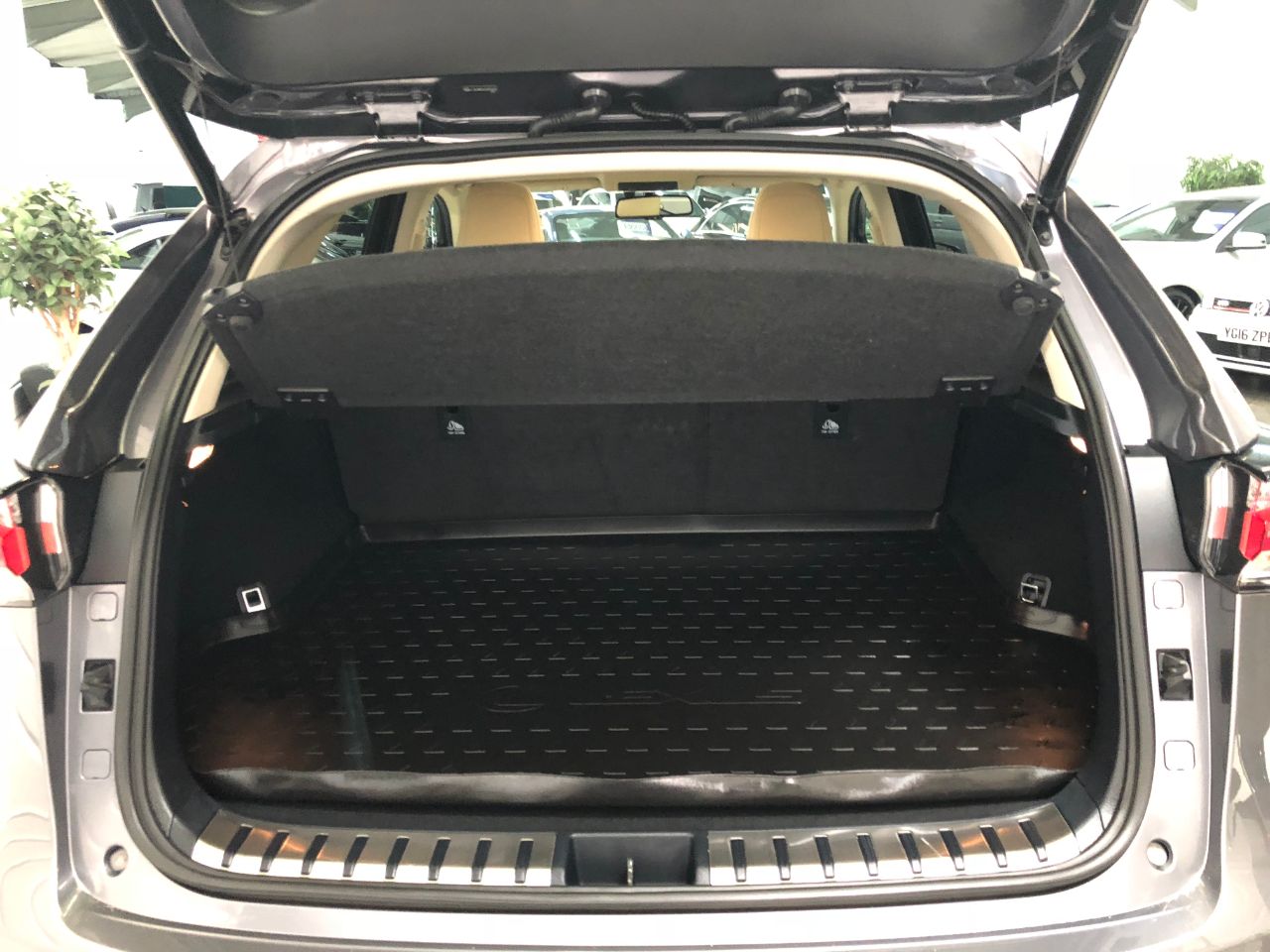 Lexus Nx 300h 2.5 Luxury 5dr Convenience Pack~Sun Roof~ Estate Hybrid Mercury Grey