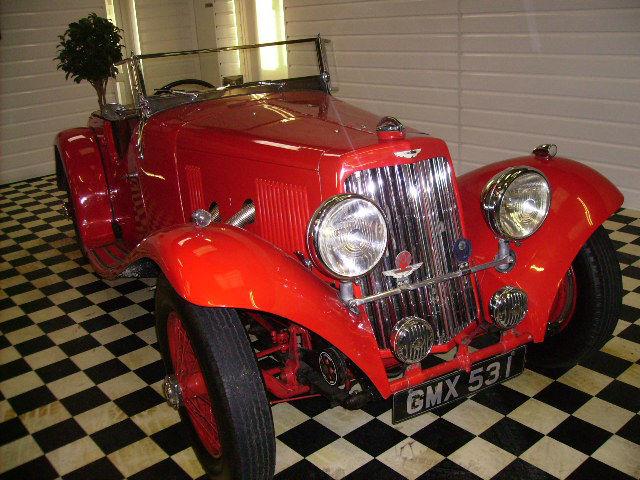 Aston Martin V8 0.0 15/98 ROADSTER Saloon Petrol Red