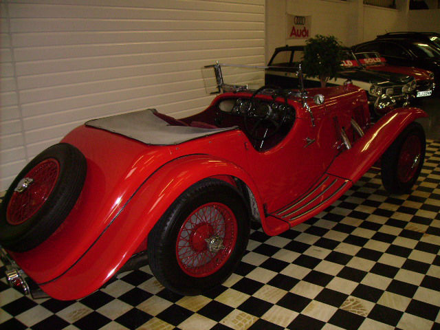 Aston Martin V8 0.0 15/98 ROADSTER Saloon Petrol Red