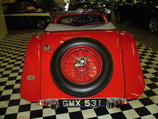 Aston Martin V8 0.0 15/98 ROADSTER Saloon Petrol Red