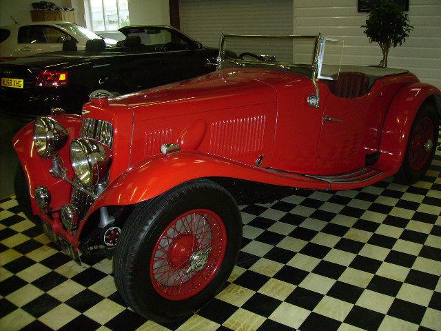 Aston Martin V8 0.0 15/98 ROADSTER Saloon Petrol Red