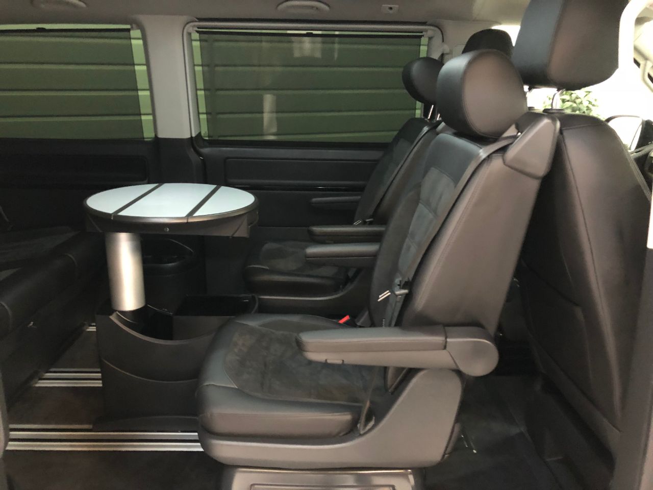 Volkswagen Caravelle 2.0 BiTDi 204BHP Executive SWB 5dr DSG 4Motion MPV Diesel Black