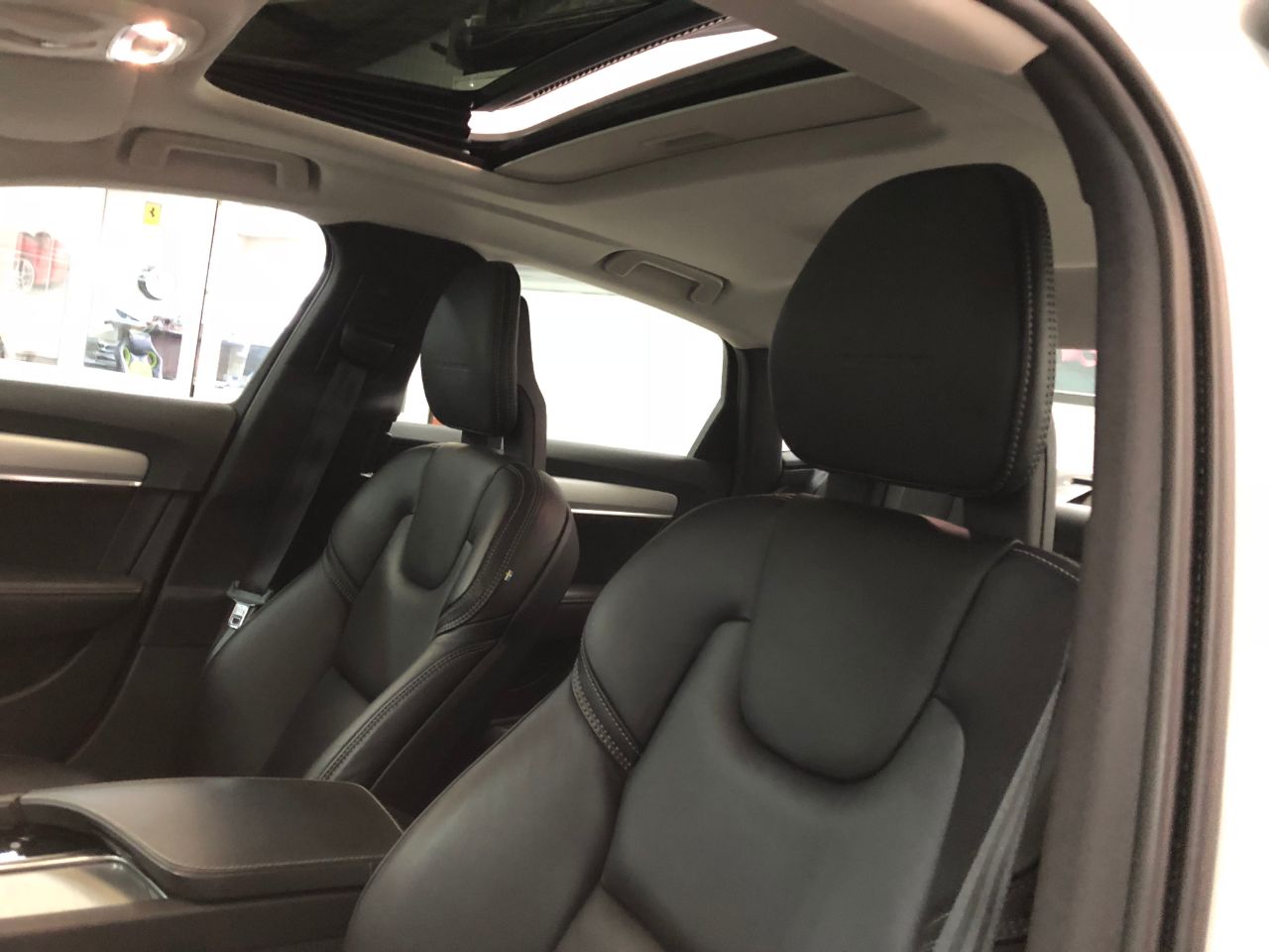 Volvo S90 2.0 D4 Inscription 4dr Geartronic~£3,400 of Options~ Saloon Diesel Ice White