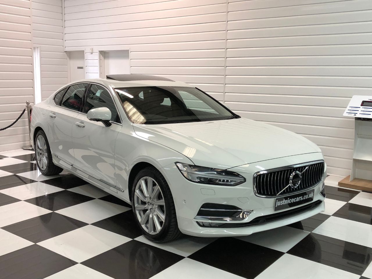 Volvo S90 2.0 D4 Inscription 4dr Geartronic~£3,400 of Options~ Saloon Diesel Ice White