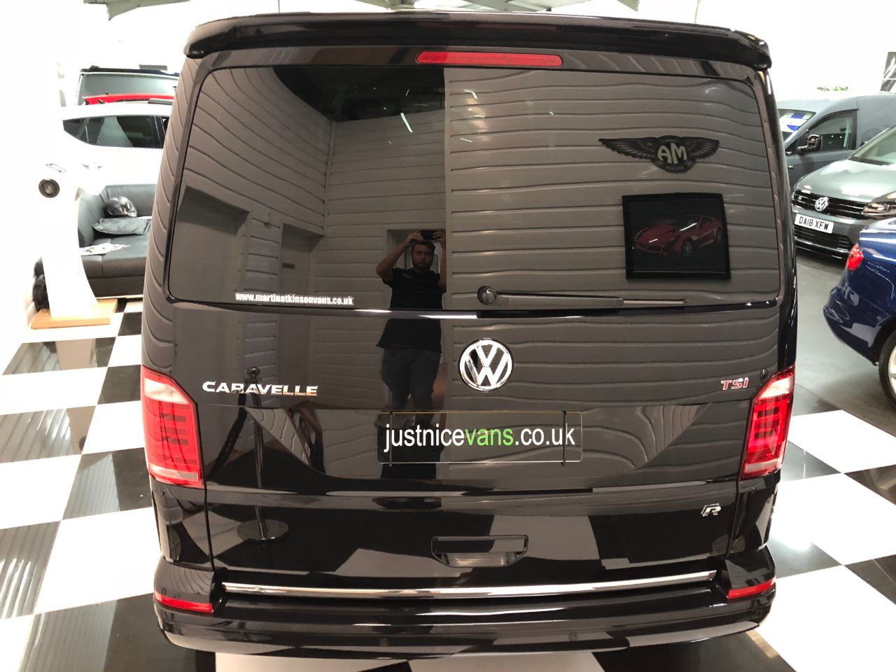 Volkswagen Caravelle 2.0 TSi BlueMotion Tech 204BHP Executive 5dr DSG Petrol Minibus Petrol Deep Black Pearl