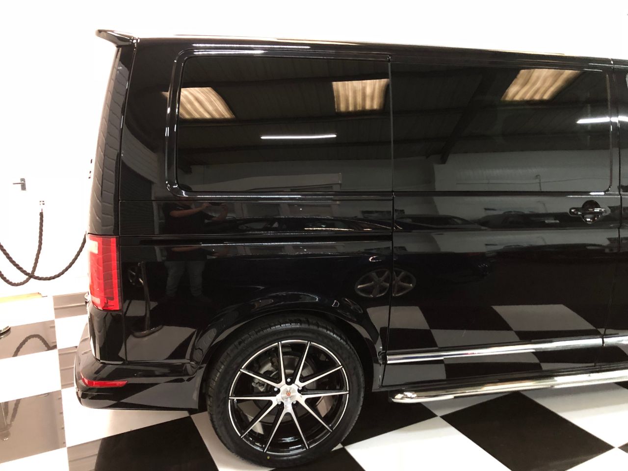 Volkswagen Caravelle 2.0 TSi BlueMotion Tech 204BHP Executive 5dr DSG Petrol Minibus Petrol Deep Black Pearl