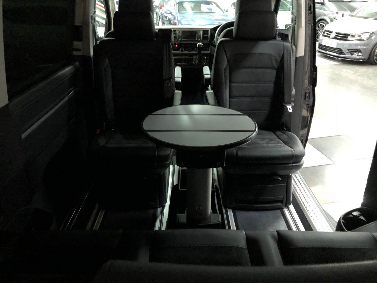 Volkswagen Caravelle 2.0 TSi BlueMotion Tech 204BHP Executive 5dr DSG Petrol Minibus Petrol Deep Black Pearl