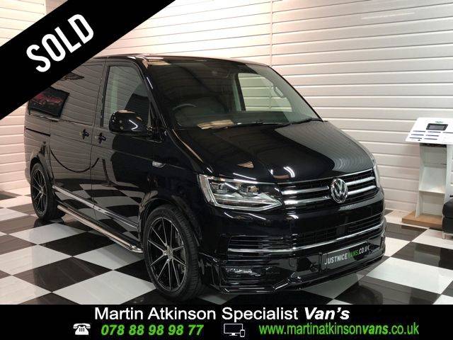 Volkswagen Caravelle 2.0 TSi BlueMotion Tech 204BHP Executive 5dr DSG Petrol Minibus Petrol Deep Black Pearl