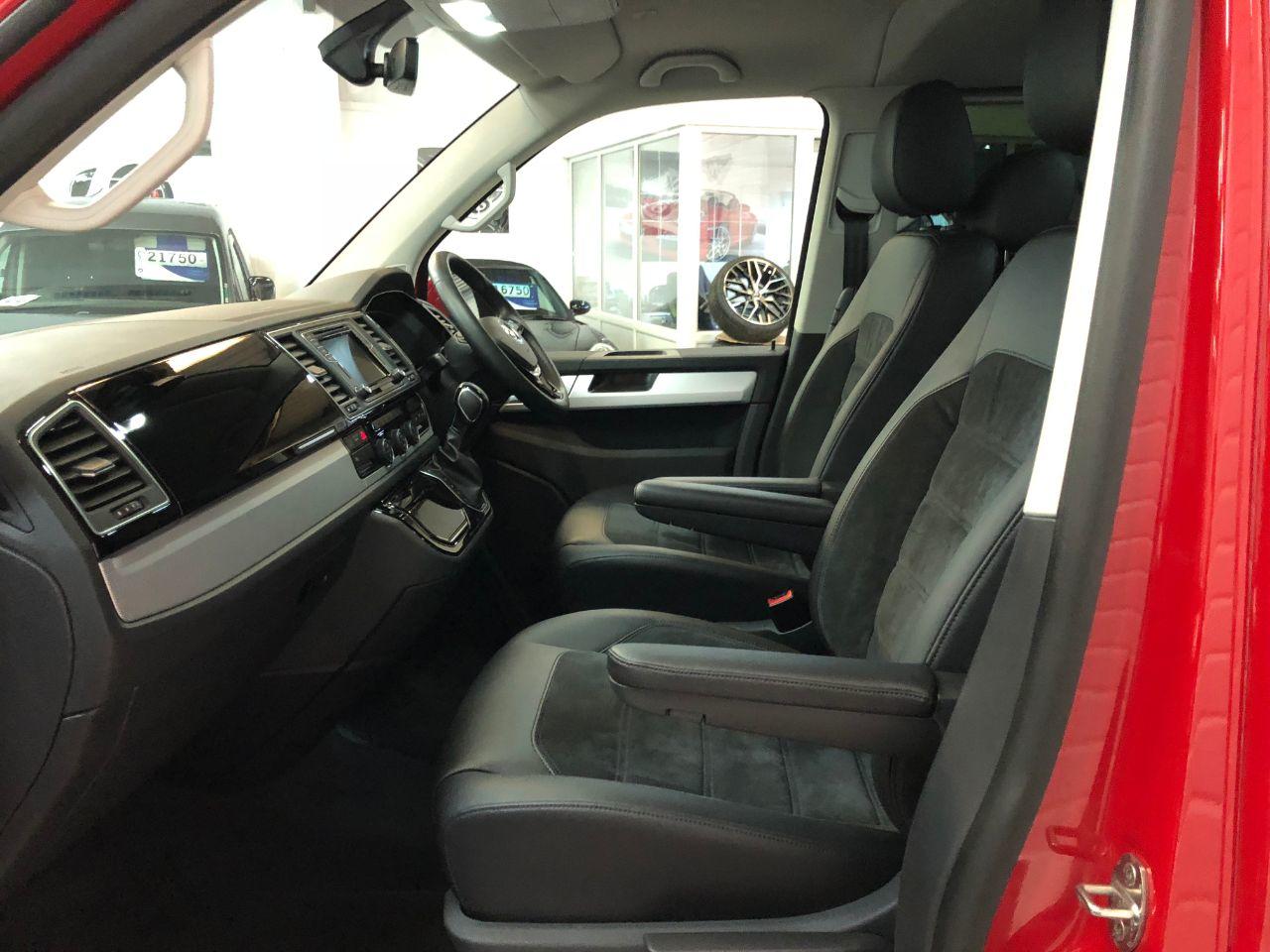 Volkswagen Caravelle 2.0 TDI BlueMotion Tech 150 Executive 5dr DSG Minibus Diesel Cherry Red
