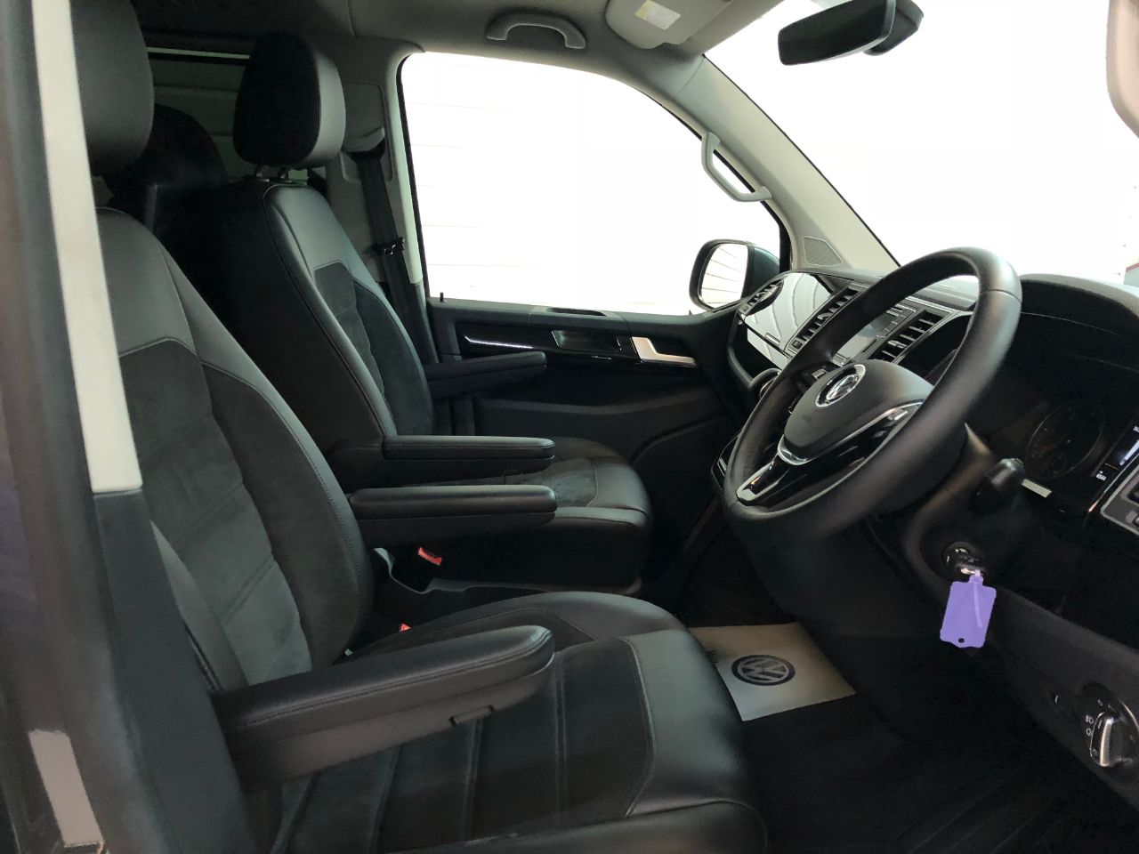 Volkswagen Caravelle 2.0 TDI BlueMotion Tech 150 Executive 5dr DSG Minibus Diesel Indium Grey