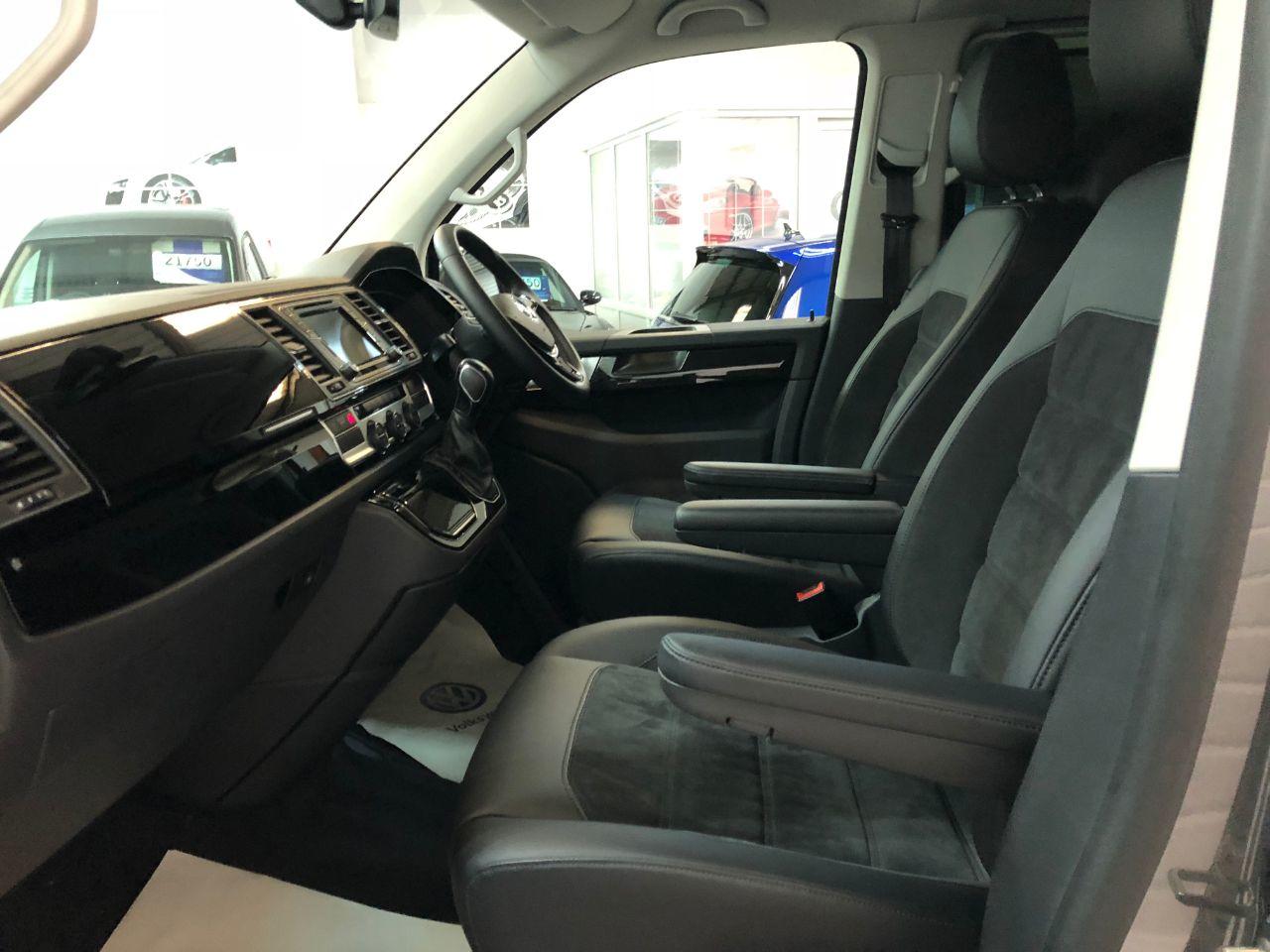 Volkswagen Caravelle 2.0 TDI BlueMotion Tech 150 Executive 5dr DSG Minibus Diesel Indium Grey