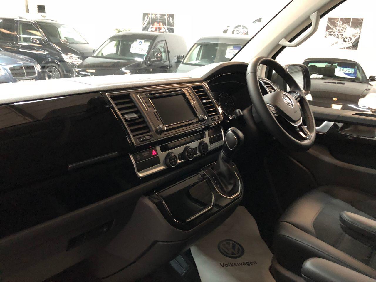 Volkswagen Caravelle 2.0 TDI BlueMotion Tech 150 Executive 5dr DSG Minibus Diesel Indium Grey