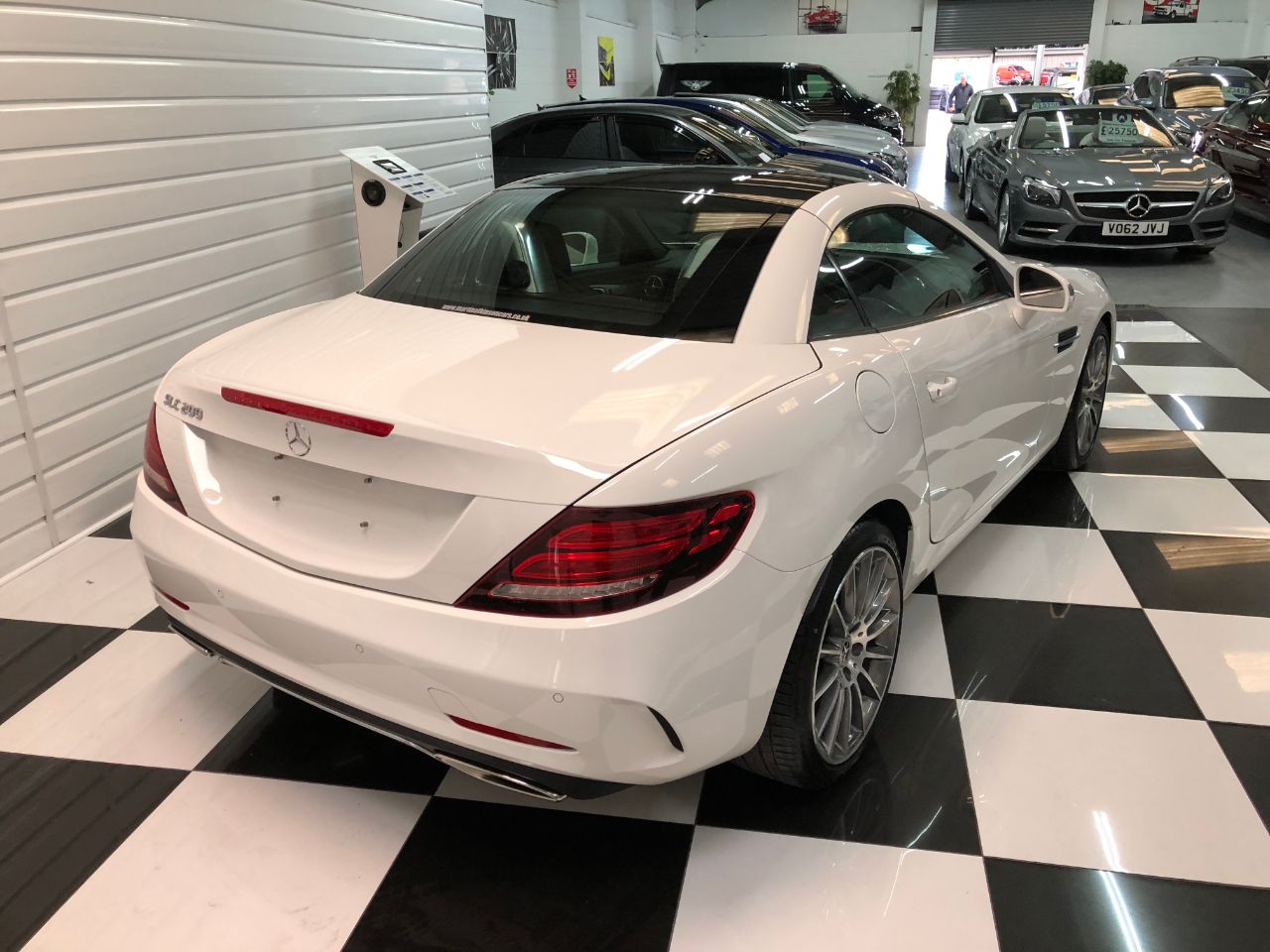Mercedes-Benz SLC 2.0 SLC 200 AMG Line 2dr 9G-Tronic Convertible Petrol White
