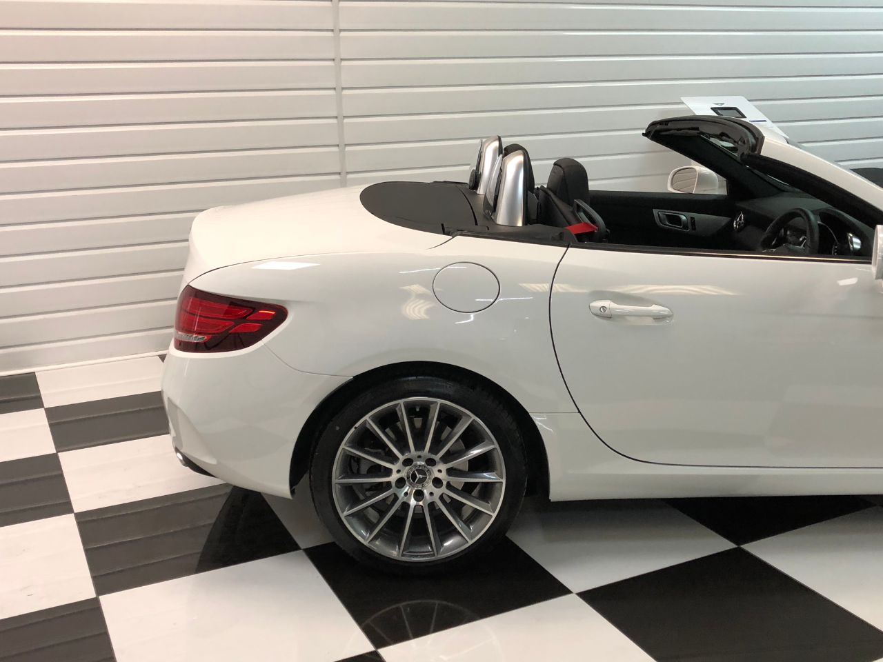Mercedes-Benz SLC 2.0 SLC 200 AMG Line 2dr 9G-Tronic Convertible Petrol White