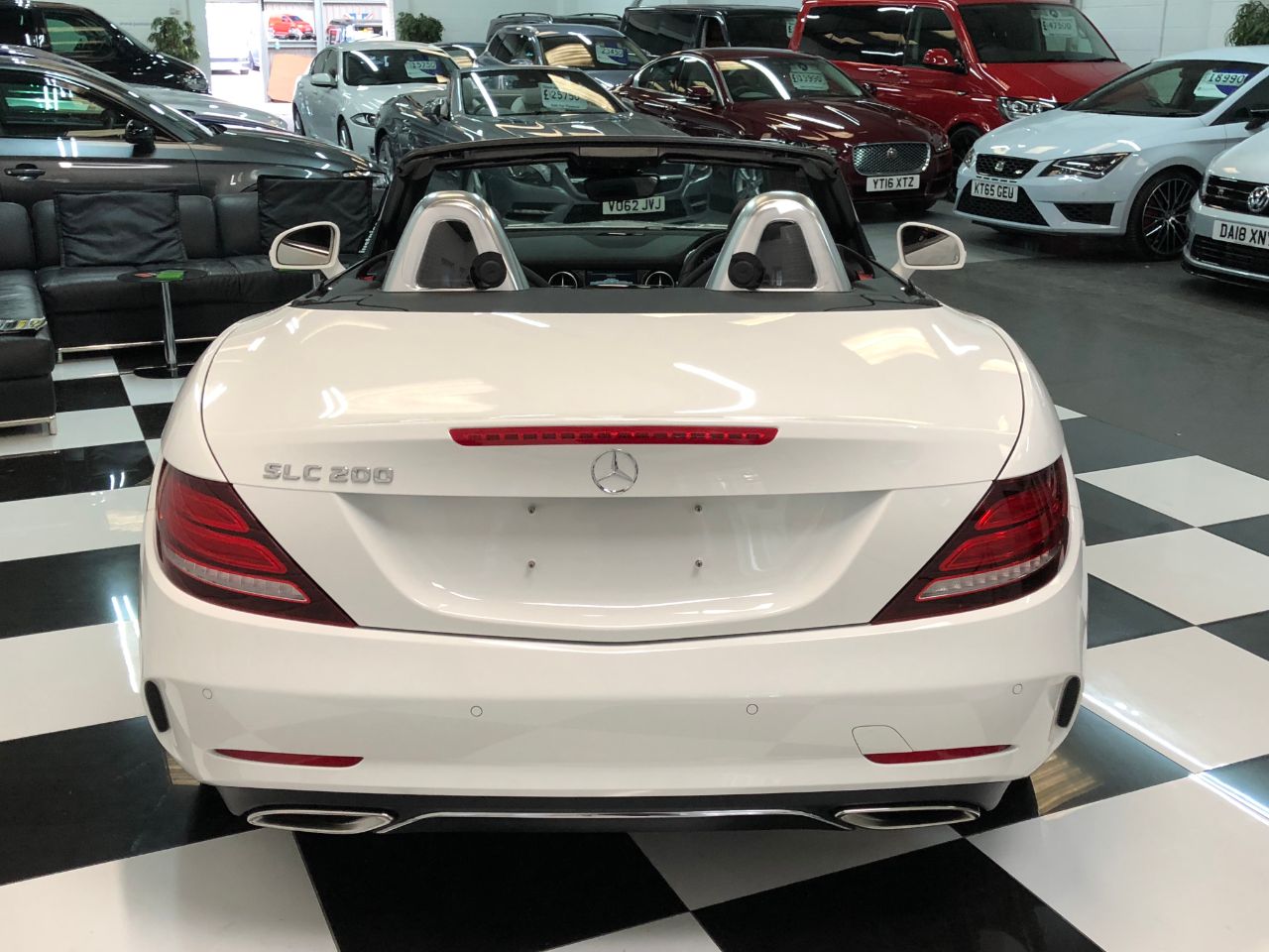Mercedes-Benz SLC 2.0 SLC 200 AMG Line 2dr 9G-Tronic Convertible Petrol White