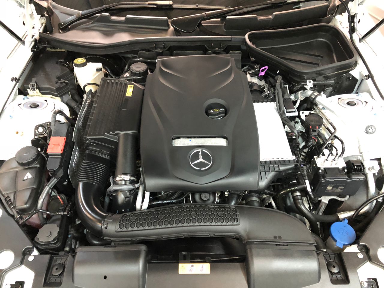 Mercedes-Benz SLC 2.0 SLC 200 AMG Line 2dr 9G-Tronic Convertible Petrol White