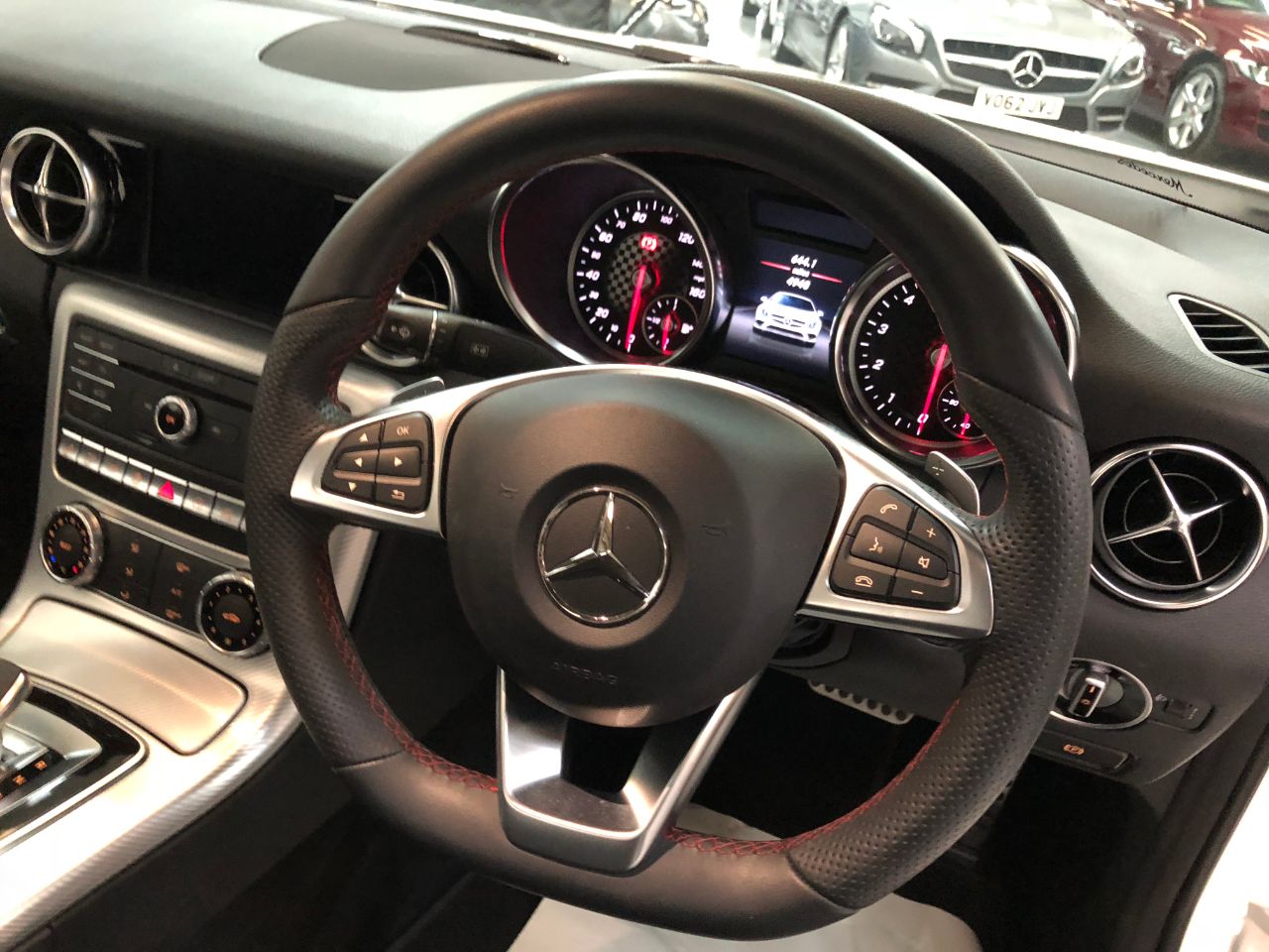 Mercedes-Benz SLC 2.0 SLC 200 AMG Line 2dr 9G-Tronic Convertible Petrol White