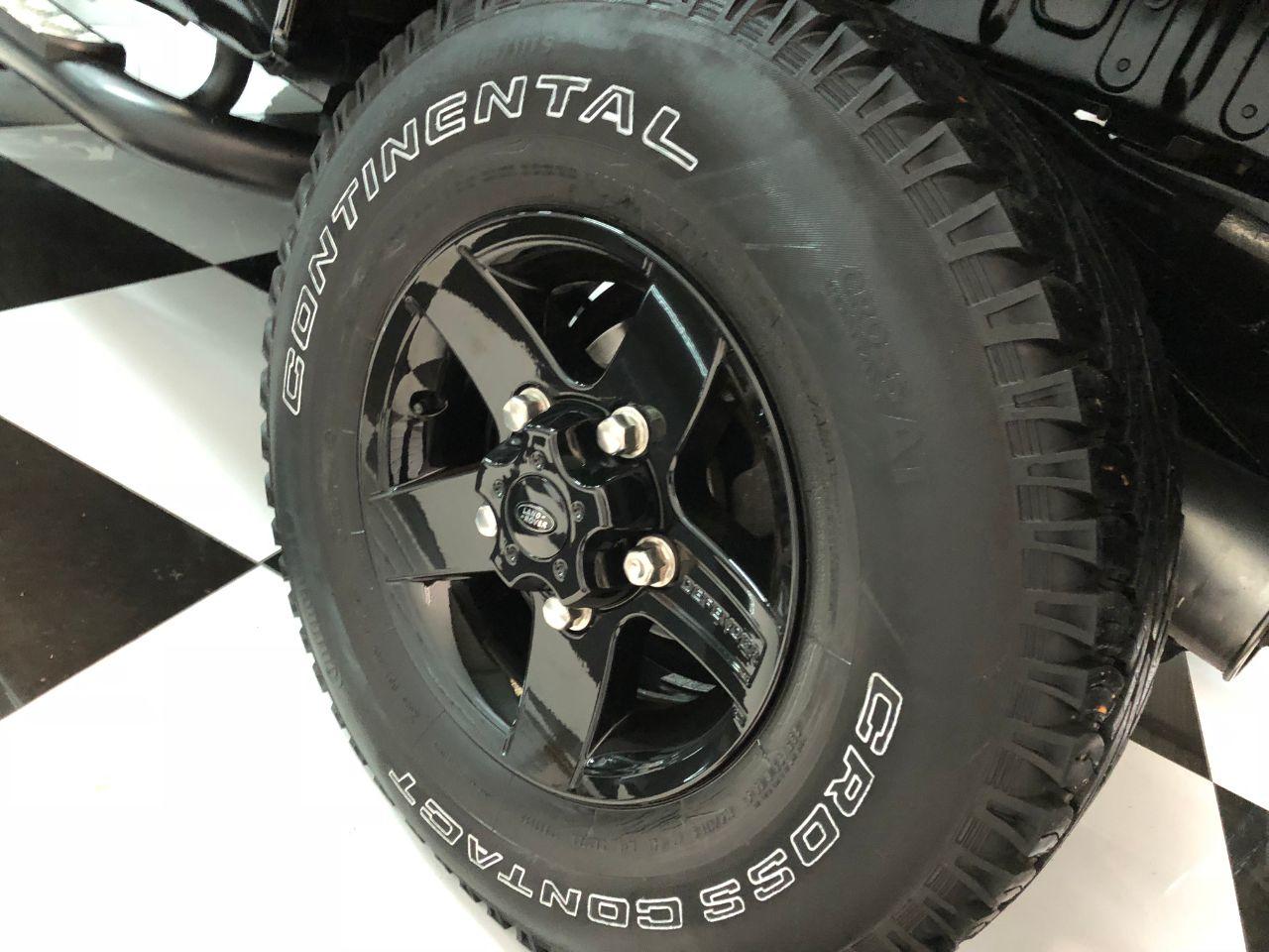 Land Rover Defender 90 XS Station Wagon 2.2 TDCi 4 Seater Four Wheel Drive Diesel Santorini Black