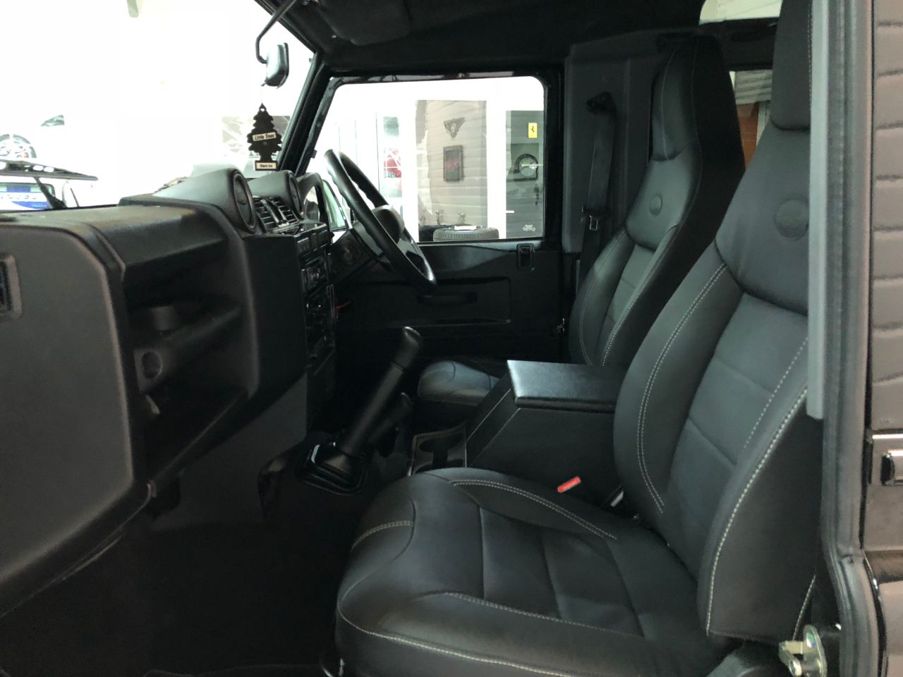 Land Rover Defender 90 XS Station Wagon 2.2 TDCi 4 Seater Four Wheel Drive Diesel Santorini Black