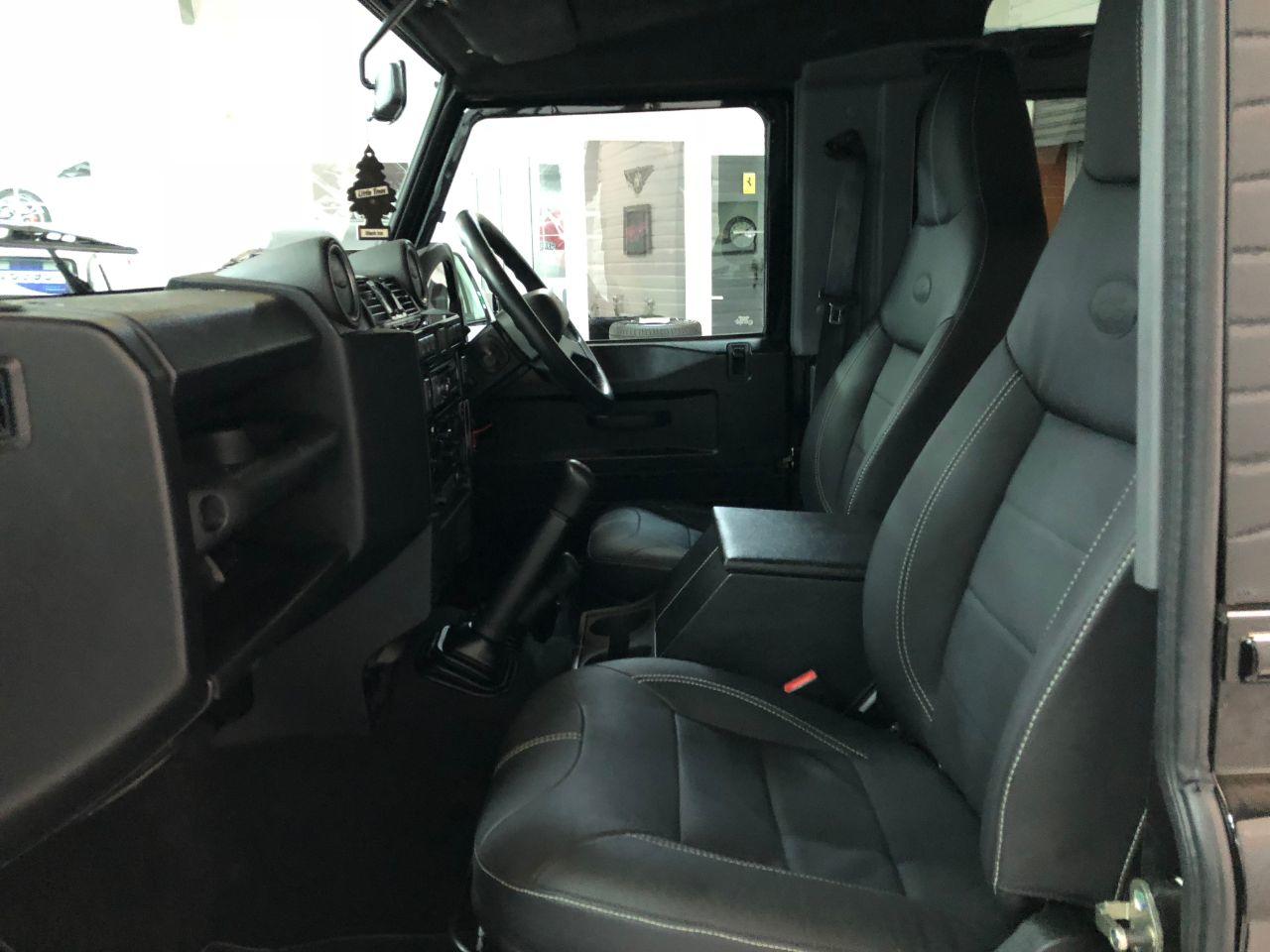 Land Rover Defender 90 XS Station Wagon 2.2 TDCi 4 Seater Four Wheel Drive Diesel Santorini Black