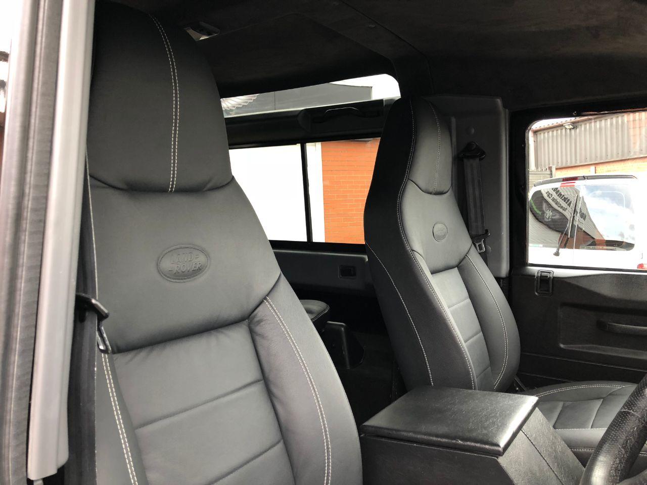 Land Rover Defender 90 XS Station Wagon 2.2 TDCi 4 Seater Four Wheel Drive Diesel Santorini Black