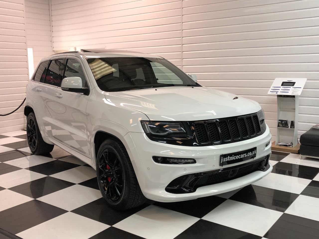 Jeep Grand Cherokee 6.4 V8 HEMI 460BHP SRT 5dr Auto Estate Petrol Bright White