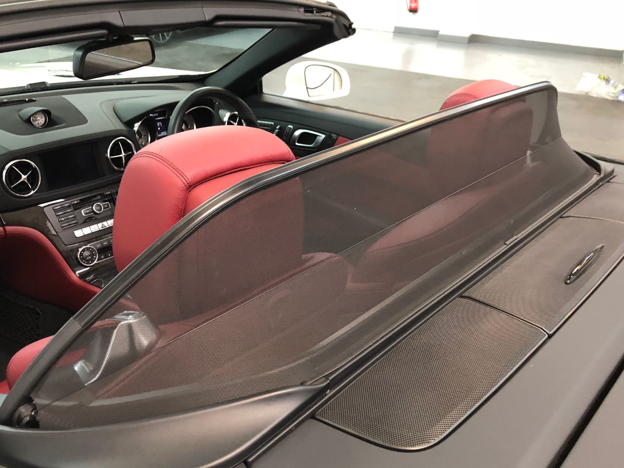 Mercedes-Benz SL Class SL 500 4.7 V8 Auto Convertible Petrol Diamond White Metallic