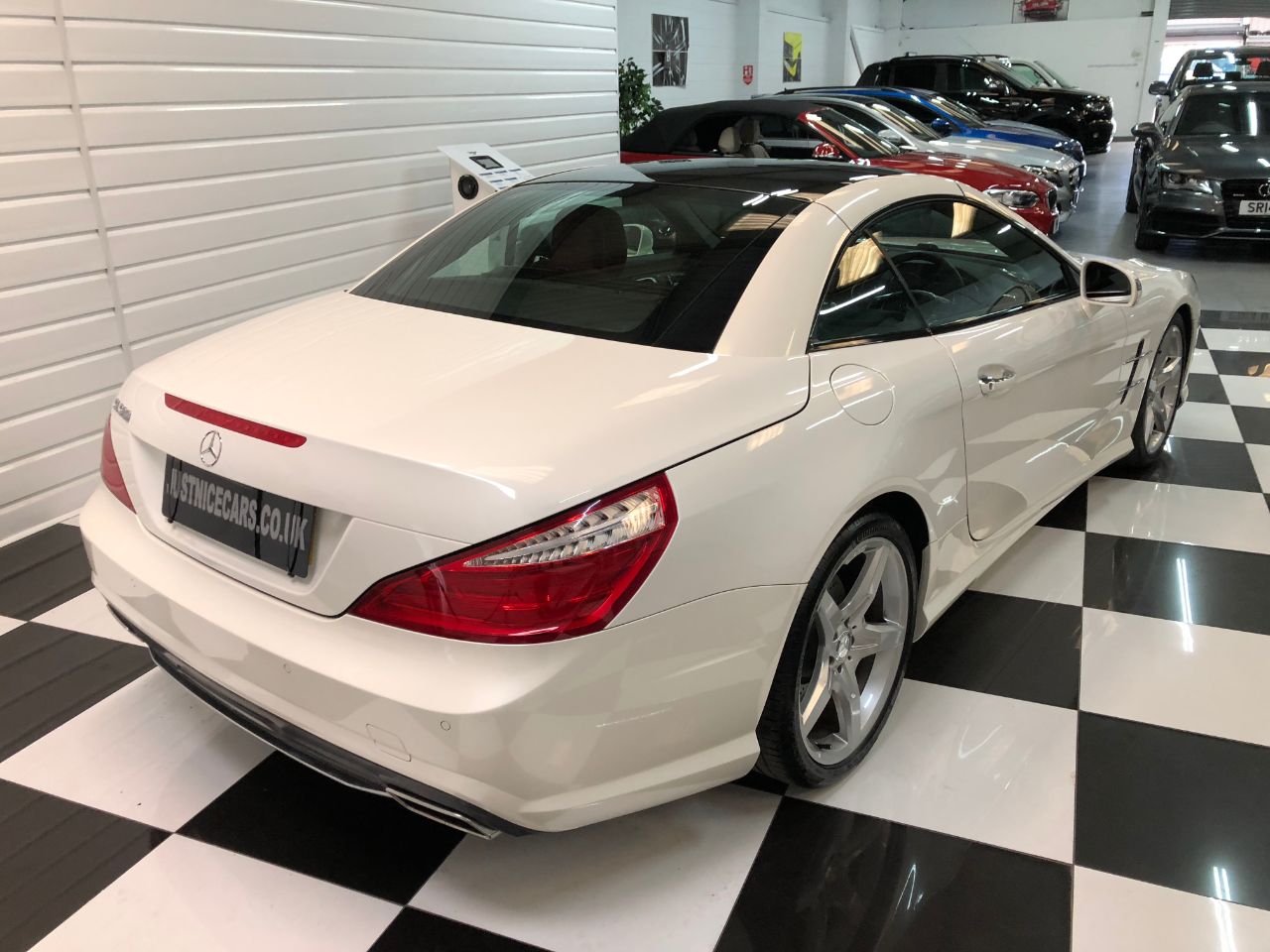 Mercedes-Benz SL Class SL 500 4.7 V8 Auto Convertible Petrol Diamond White Metallic