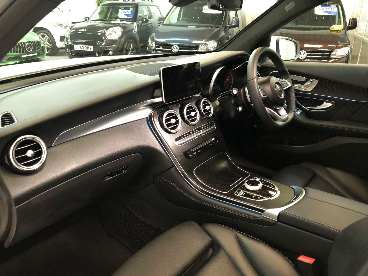 Mercedes-Benz GLC 2.1 GLC 250d 4Matic AMG Line Premium 5dr 9G-Tronic Estate Diesel White