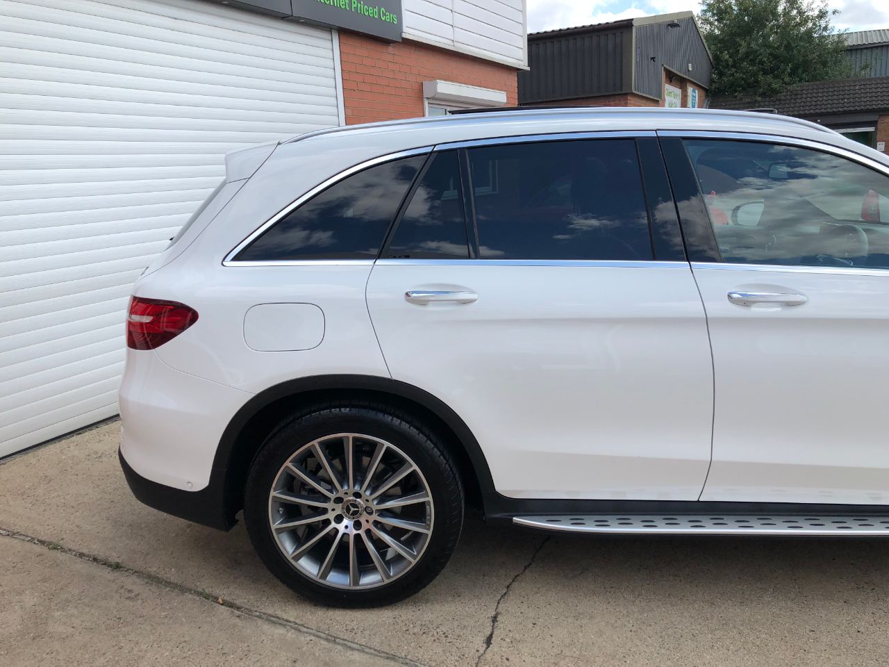 Mercedes-Benz GLC 2.1 GLC 250d 4Matic AMG Line Premium 5dr 9G-Tronic Estate Diesel White