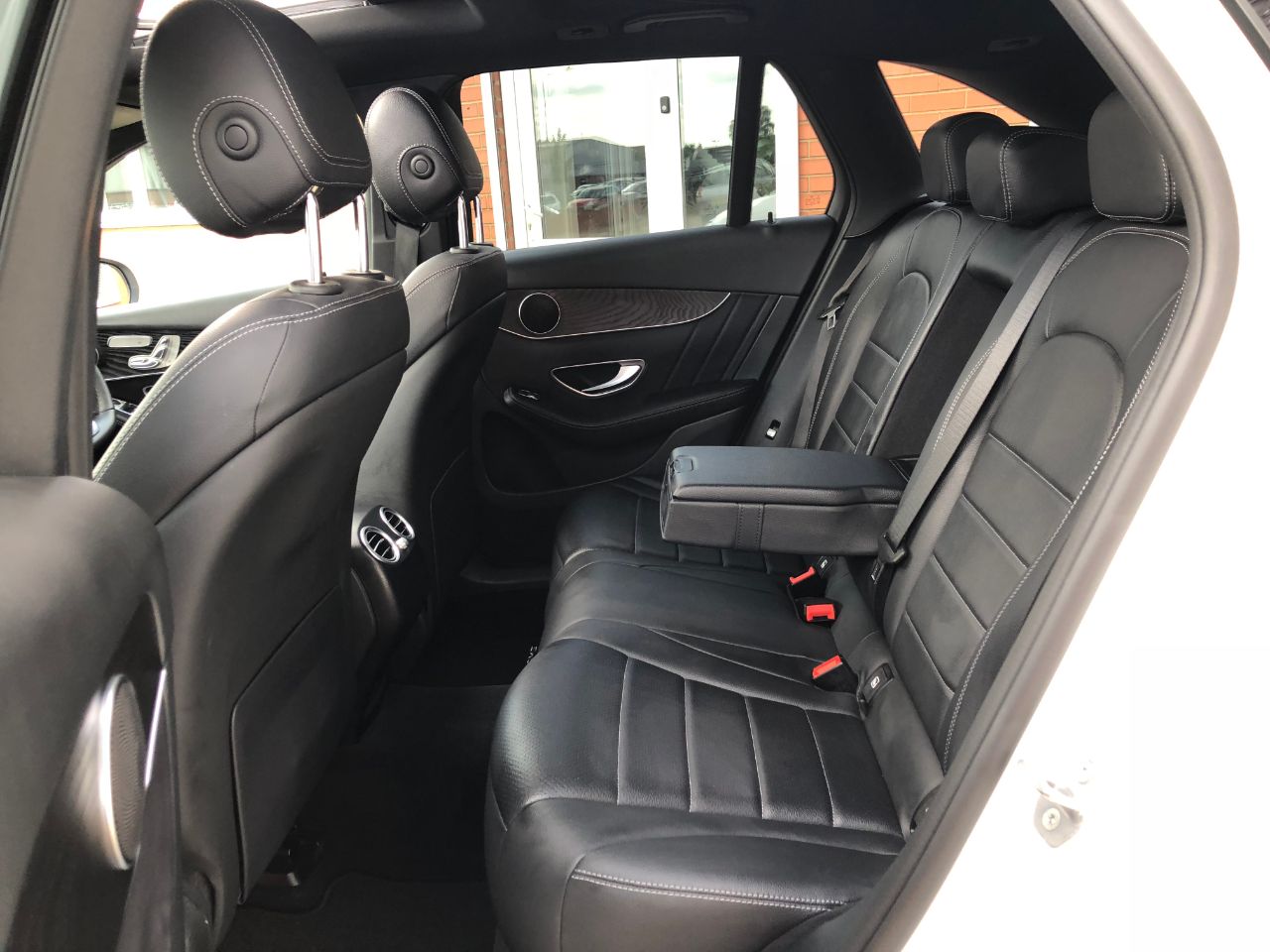 Mercedes-Benz GLC 2.1 GLC 250d 4Matic AMG Line Premium 5dr 9G-Tronic Estate Diesel White