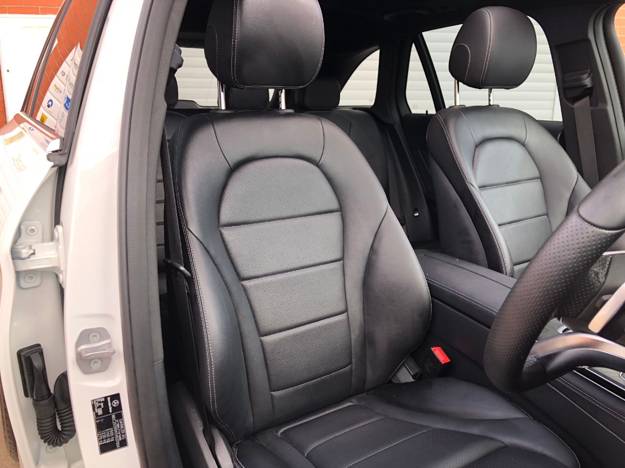Mercedes-Benz GLC 2.1 GLC 250d 4Matic AMG Line Premium 5dr 9G-Tronic Estate Diesel White