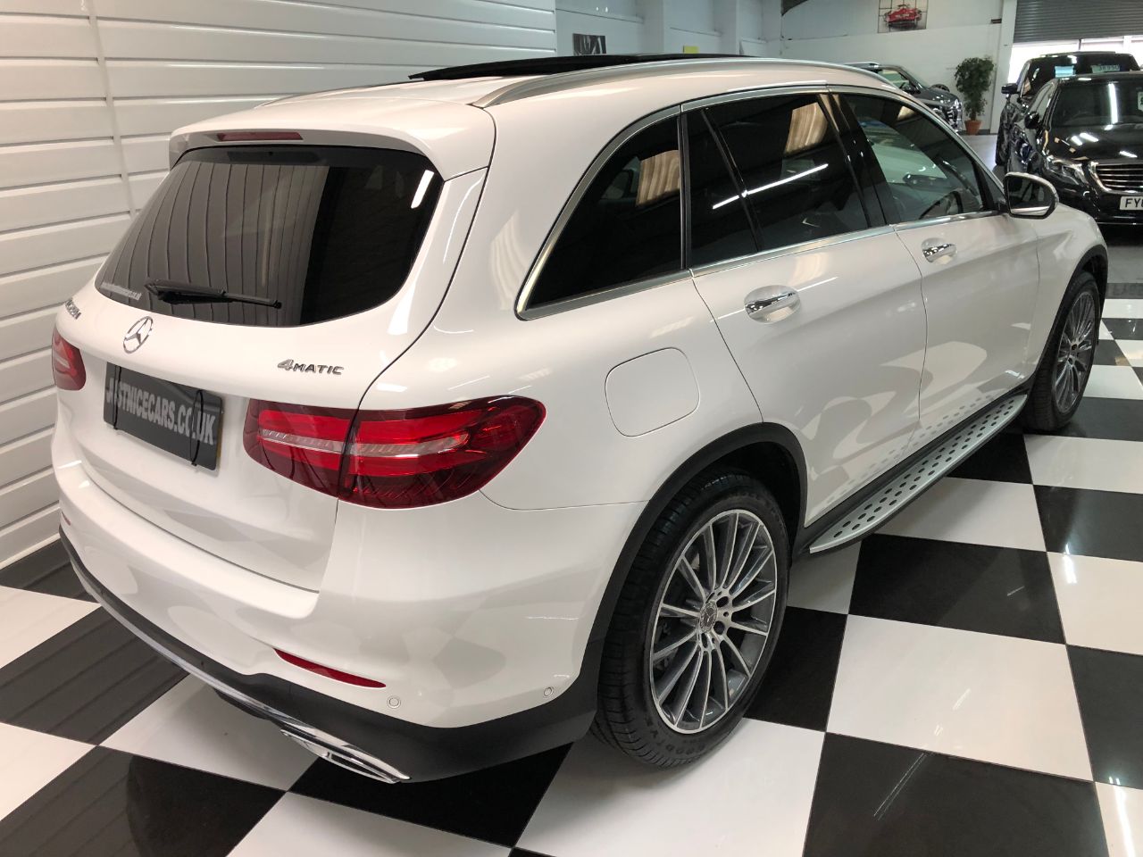 Mercedes-Benz GLC 2.1 GLC 250d 4Matic AMG Line Premium 5dr 9G-Tronic Estate Diesel White