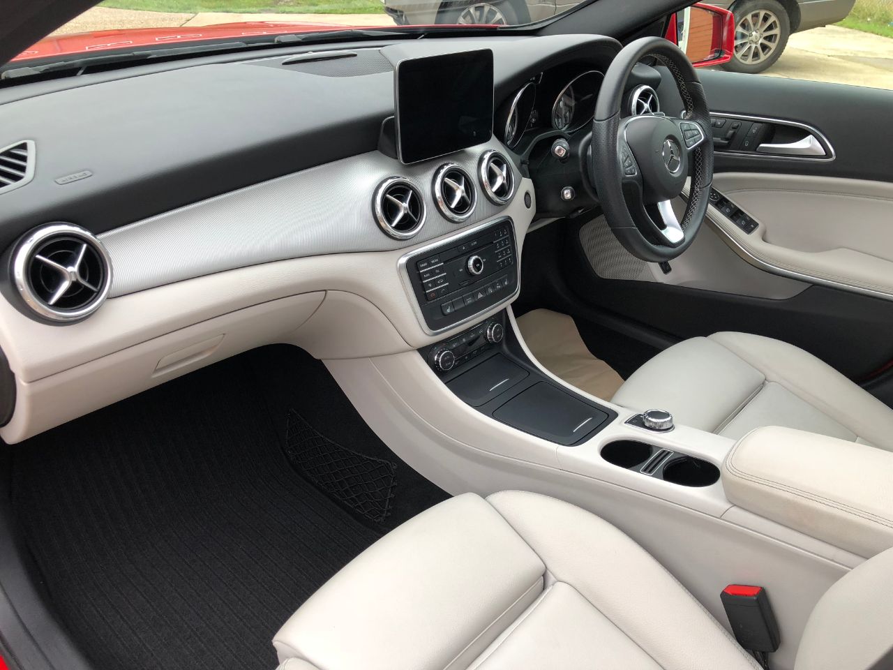Mercedes-Benz GLA Class 2.1 GLA200d Sport 5dr Premium Plus Automatic Estate Diesel Jupiter Red