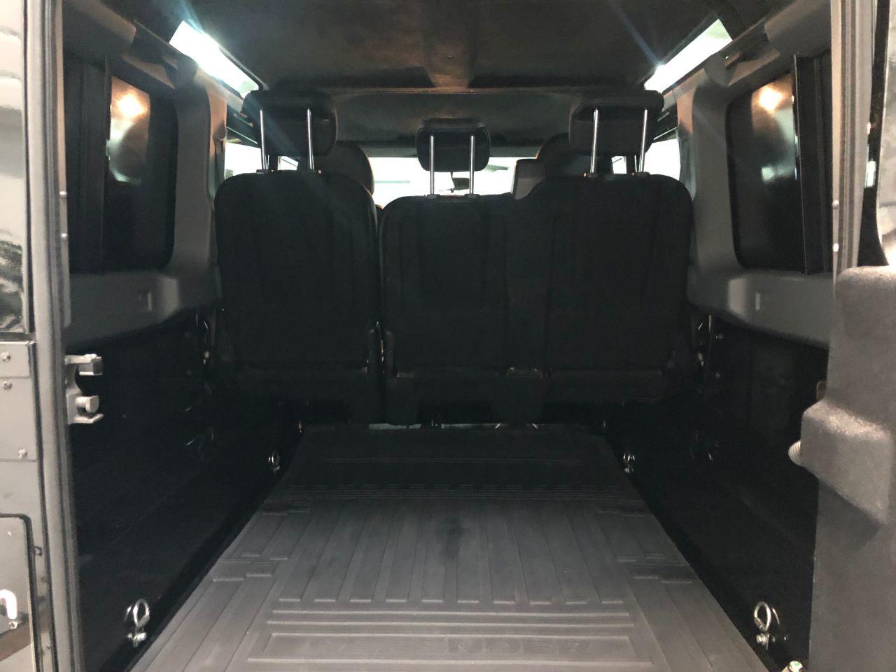 Land Rover Defender 110 XS Utility 2.2 TDCi 5 Seater Manual Diesel Combi Van Diesel Santorini Black