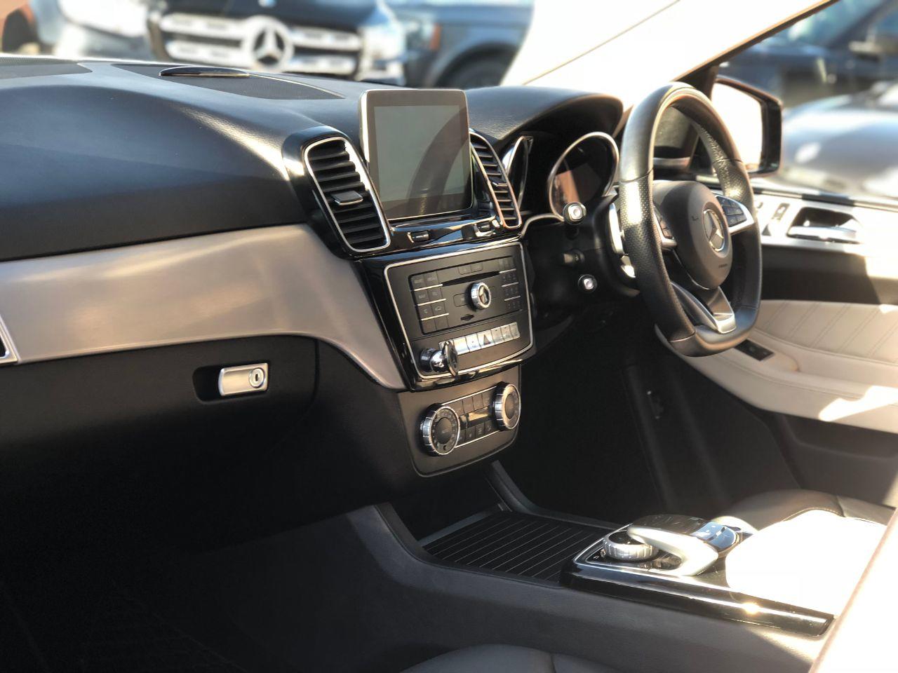 Mercedes-Benz GLE GLE350d 3.0 V6 AMG Line Premium Plus 4Matic 9G-Tronic Automatic Estate Diesel Designo Diamond White Metallic