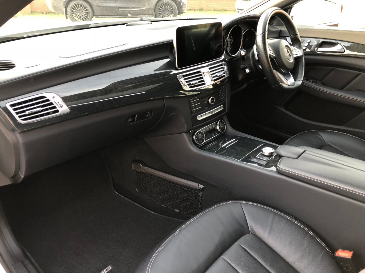 Mercedes-Benz CLS CLS 350 3.0 V6 AMG Line Premium 5dr 9G-Tronic Estate Diesel Designo Diamond White Metallic