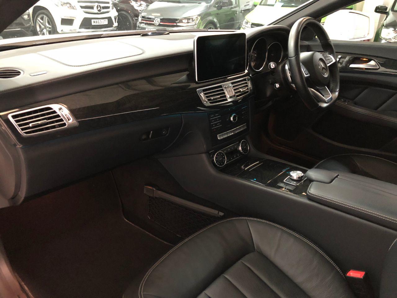 Mercedes-Benz CLS CLS 350 3.0 V6 AMG Line Premium 5dr 9G-Tronic Estate Diesel Designo Diamond White Metallic