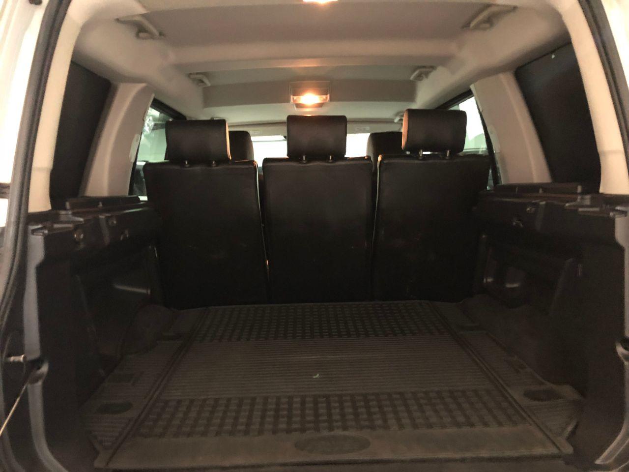 Land Rover Discovery 3.0 SE Commercial SDV6 Auto Panel Van Diesel Glacier White Metallic