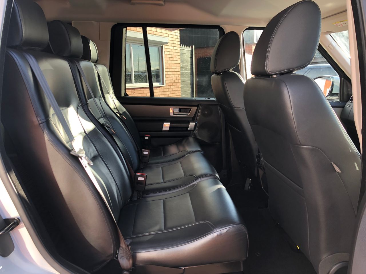 Land Rover Discovery 3.0 SE Commercial SDV6 Auto Panel Van Diesel Glacier White Metallic